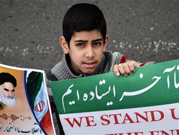 عکس/نسل چهارم انقلاب در راهپیمایی ۲۲ بهمن کرج
