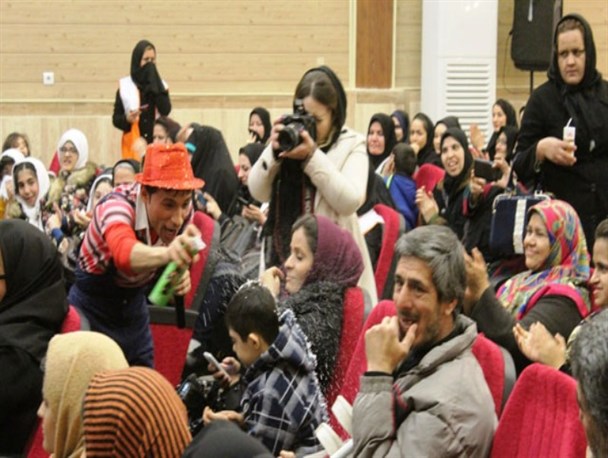 جشن بزرگ انقلاب با حضور مددجویان بهزیستی ملارد