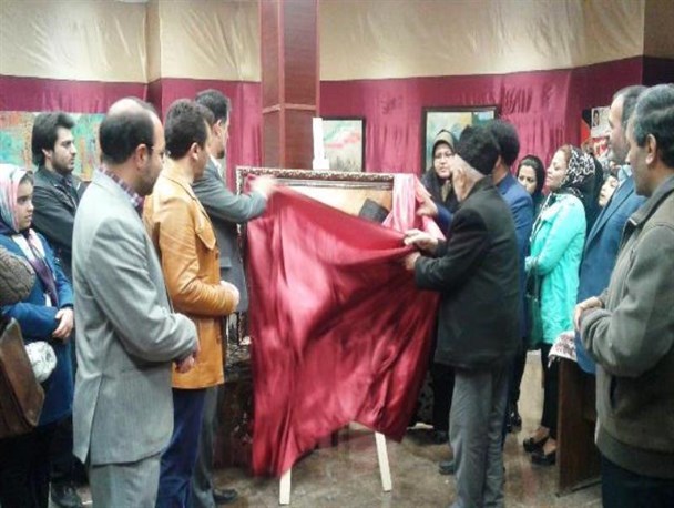 اختتامیه نمایشگاه نقاشی "بهمن ۵۷ روزگاری بی‌مثال"در دماوند/ رونمایی از تابلوی نقاشی چهره پدر شهیدان بزرگوار ناصر و صادق صدیفی