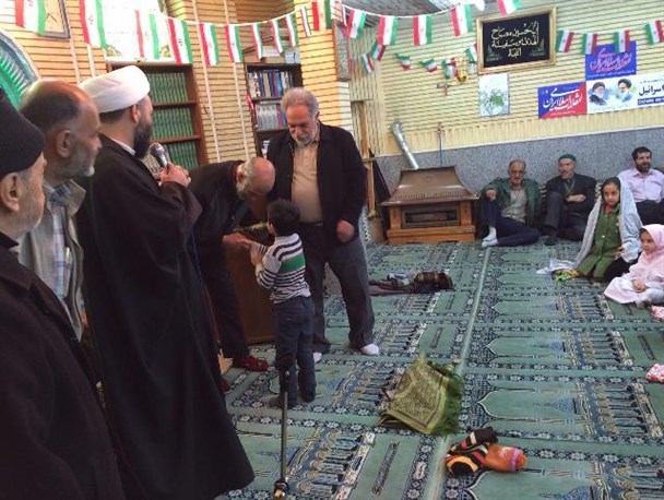 محفل انس با قرآن ویژه کودکان در محله دشتمزار دماوند برگزار شد/ تجلیل از ۲۱ کودک قرآنی و ۴ نمازگزار محله دشتمزار