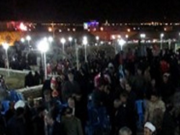 نورافشانی در شب پیروزی انقلاب اسلامی در شهر دیزیچه/ تصاویر