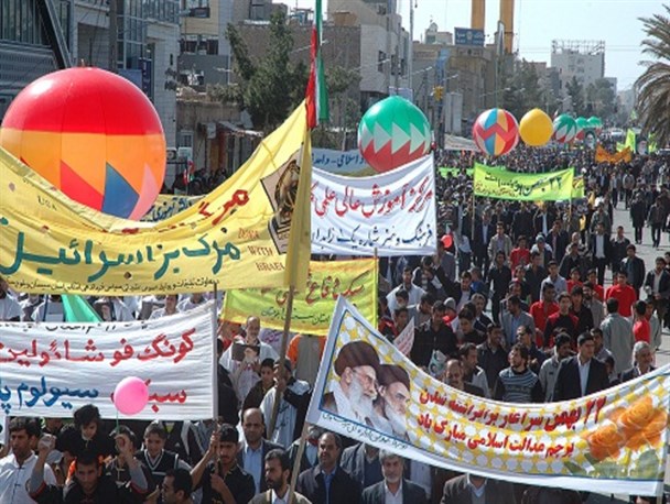 از بازسازی عملیات دستگیری ملوانان آمریکایی تا حضور حیرت انگیز نسل سومی ها و وزیر ارشاد و کاندیدای انتخابات در بین مردم