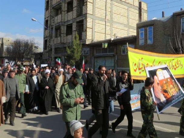 حضور پرشور دانشگاهیان واحد صوفیان در راهپیمایی یوم‌الله ۲۲ بهمن/ برپایی ایستگاه صلواتی
