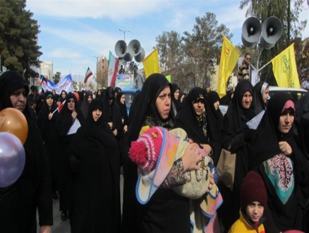 شکوه حضور بانوان دیار قومس در راهپیمایی 22بهمن +تصاویر