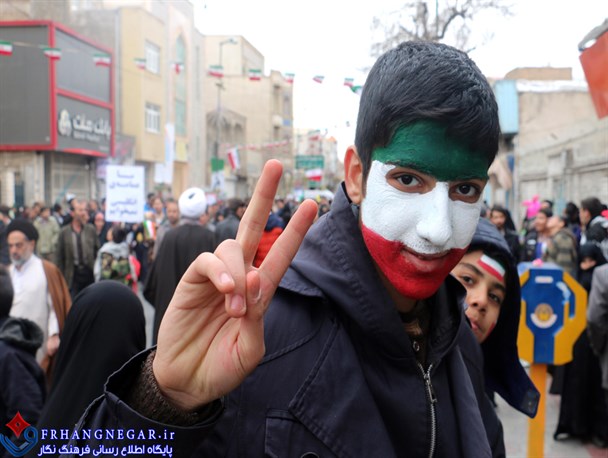 دیروز امروز فردای انقلاب در یک راهپیمایی انقلابی + تصاویر