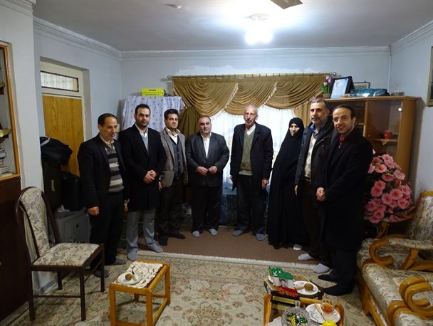 دیدار اعضای شورای شهر و شهردار خمام با خانواده شهیدان صنعتی و صادقی
