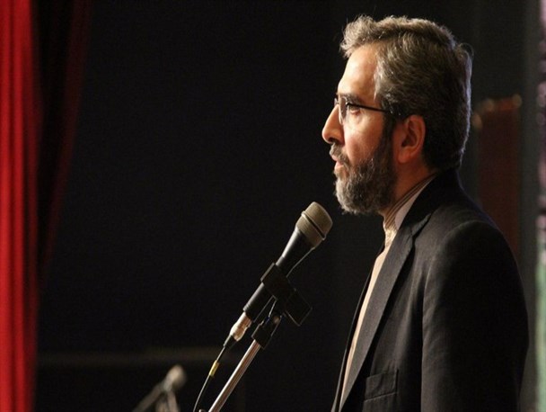برخی ها می خواهند به بهانه رفاه مردم جلوی ظرفیت مدافعان حرم را بگیرند