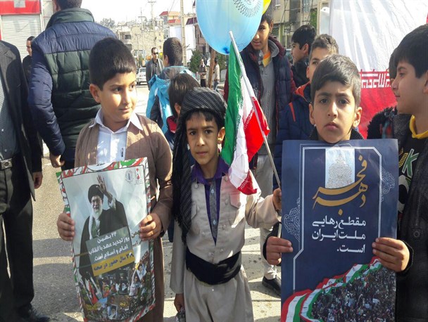 برگزاری راهپیمایی بزرگ ۲۲ بهمن در سراسر کرمانشاه / گرمای عید انقلاب زیر باران