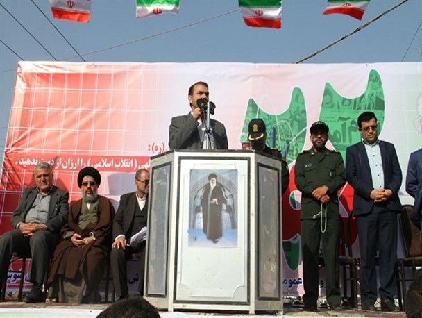 امروز جزو کدام حزب یا گروه بودن مطرح نیست معیار اصلی انقلابی ماندن است