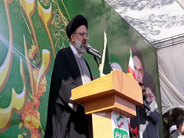 هر جا مسئولان از انقلاب زاویه گرفتند دچار مشکل شدیم/ فتنه مایوس کردن مردم و ناکارآمدی نظام با بصیرت مردم خاتمه یافت
