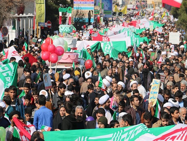گزارش تصویری/راهپیمایی تماشایی مردم قم در سی و نهمین بهار انقلاب