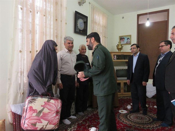 اجرای طرح دیدار با خانواده معظم 40 شهید در بهار چهل سالگی انقلاب در خلیل آباد