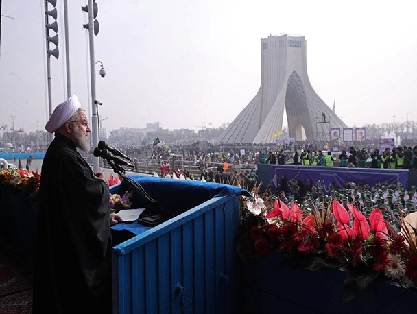 ملت ایران در برابر همه قدرت‌ها ایستاد و پیروز شد/قدرت نظامی ایران در طول این ۴۰ سال برای همه جهانیان شگفت‌آور است