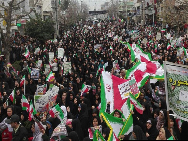 پیام راهپیمایی ۲۲ بهمن، مخالفت با فساد و حمایت از نظام بود/ مسئولین پس از این حضور باشکوه مردم، بیشتر به فکر حل مشکلات باشند