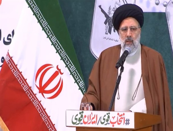 پیشرفت کشور در گرو مقاومت است نه مذاکره