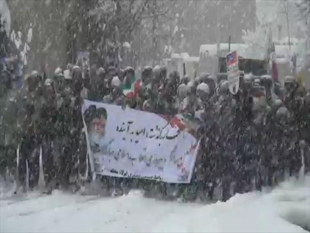 حضور گرم مردم روستاهای استان سمنان در 22بهمن سرد و برفی