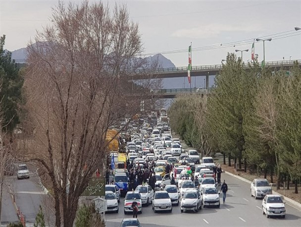 دست بیعت اصفهانی ها با انقلاب در راهپیمایی خودرویی و موتوری