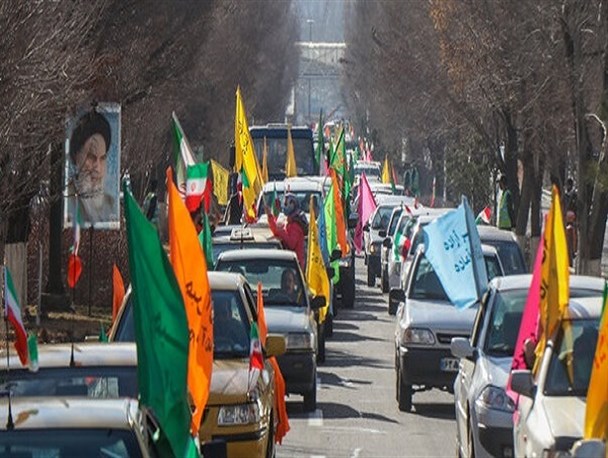 حماسه حضور دیار فردوس به وقت ۲۲ بهمن/خودروها در خیابان‌ها صف کشیدند