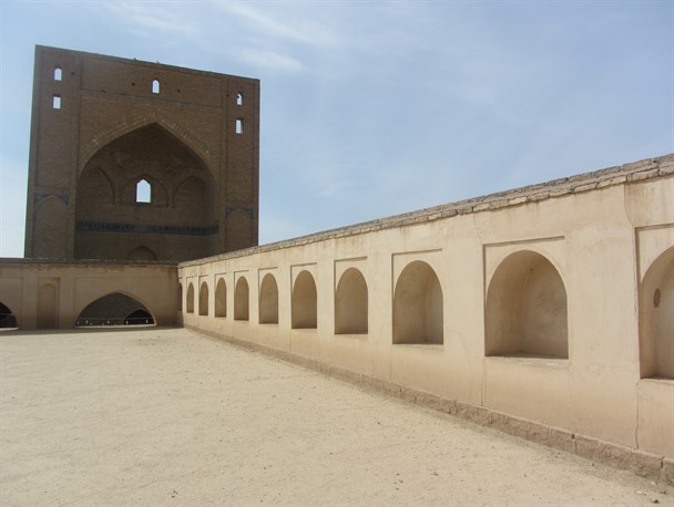 نمایی کم تر دیده شده از مسجد جامع سمنان