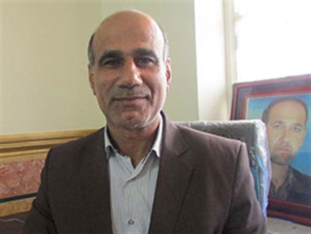 خط کشی خیابان ها، رنگ کاری جداول و آلاچیق ها برای زیبا سازی شهر در ایام نوروز انجام گرفته است