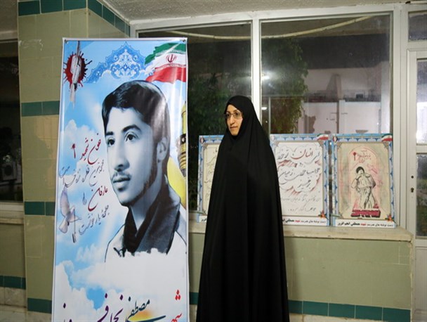 برپایی نمایشگاه آثار هنرمند شهید «انجم افروز» در بوشهر+تصاویر