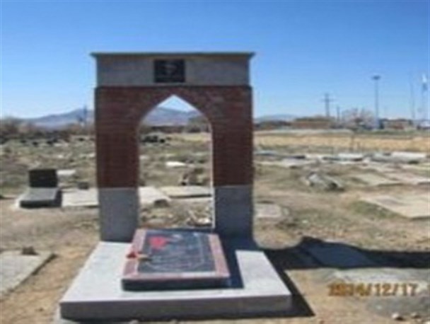 ساماندهی گلزار شهدا روستای ایجان خنداب تکمیل شد+عکس