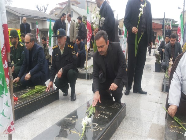 گزارش تصویری از گلباران گلزار شهدای رودسر