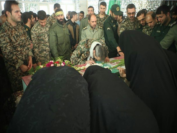 تشیع پیکر شهید گمنام ۱۷ ساله در فیروزآباد بخش قلعه نو
