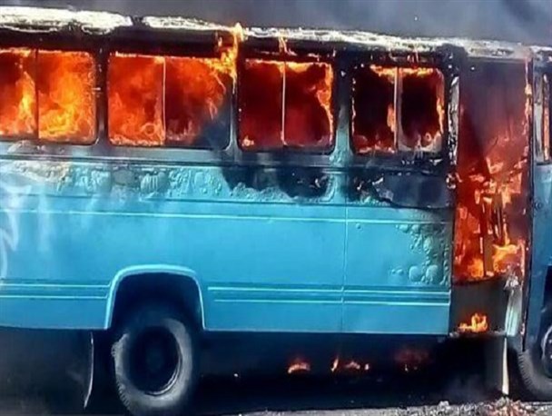 مینی بوس سرویس دانش آموزان هشتبندی میناب در آتش سوخت