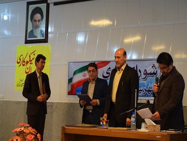 خدمتگزار و پاسخگوی عملکرد خود و مسوولیتمان در قبال مردم باشیم