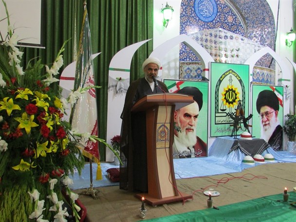 کوتاه آمدن در برابر دشمنان آنها را گستاخ تر می کند/ مسئولان بگویند خروجی کار آن ها برای طبقات مستضعف چه بوده است