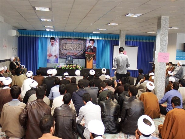 تحصن باقوت تا عزل استاندار ادامه دارد/ حمایت آیت‌الله العظمی نوری همدانی از تحصن/ به جای سیاسی‌کاری راه‌آهن و انتقال آب را شروع کنید