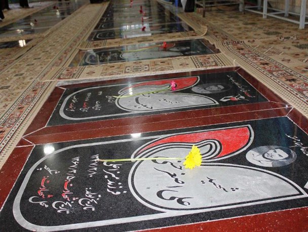 قبور مطهر شهدای دلیجان عطرافشانی شد +تصاویر
