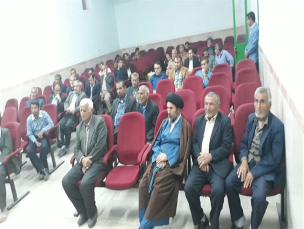 دورهم نشینی ریش سفیدان وبزرگان طایفه اورنگی باحضورامام جمعه شهرستان لنده+تصاویر