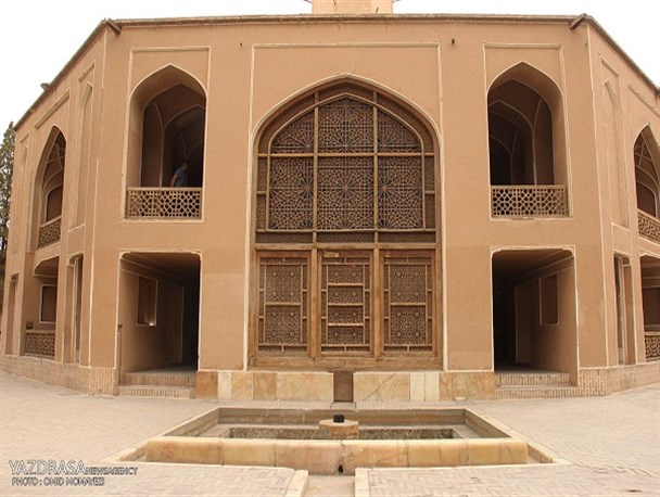 «باغ دولت‌آباد یزد»؛ تلفیق رنگ و آب و آیینه