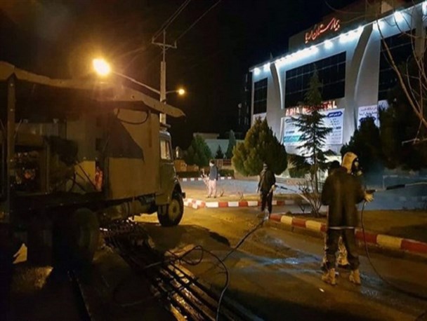 گندزدایی روزانه معابر پر تردد شهری توسط نواحی مقاومت کرمان/ سپاه و بسیج گام به گام در کنار مردم برای مهار کرونا