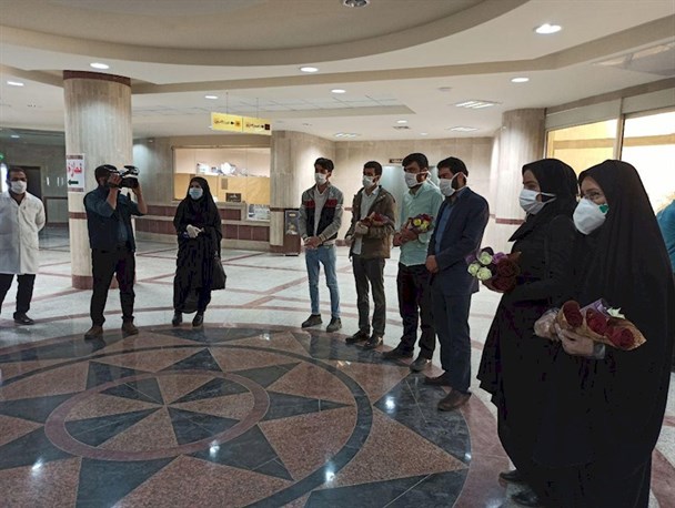 تجلیل دانشجویان از کادر درمان خط مقدم مقابله با کرونا در یاسوج