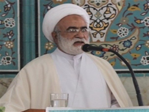 ملت ایران مقاوم و محکم پشت سر رهبری ایستاده است/ نمازجمعه امروز بازوی محکمی برای انقلاب و رهبری است