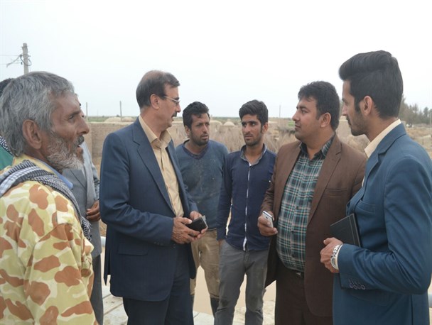 بازدید مسئولین نیمروز از نقاط بحرانی رودخانه هیرمند