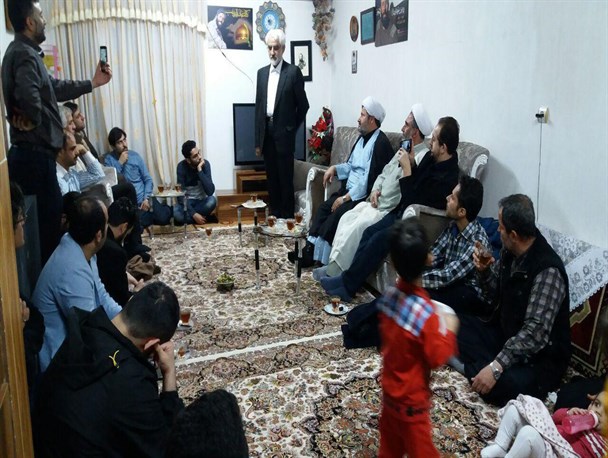 مدافعان حرم عباس گونه از حرم زینب(س) دفاع کردند/ هنرمند کسانی اند که با وجود بار زندگی از جهاد شانه خالی نمی کنند