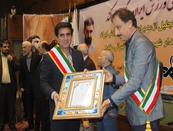 تقدیر از مدیرکل ورزش و جوانان استان در همایش برترین مدیران ورزشی سال 94