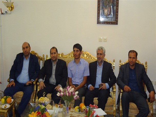 دیدار فرماندار نهاوند با قهرمان نهاوندی دوچرخه‌سواری آسیا+ تصاویر