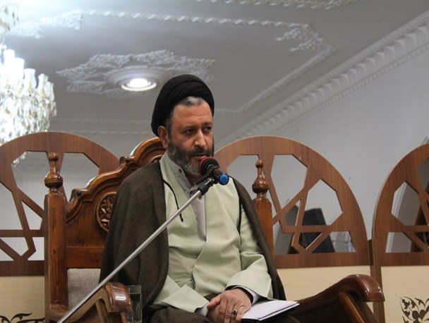 کسی قرار نیست از تریبون سخنانی بر خلاف اسلام عزیز بگوید/ باید بپذیرید که تعمدا اشتباه بزرگی کردید/باید این افراد عوض می شدند
