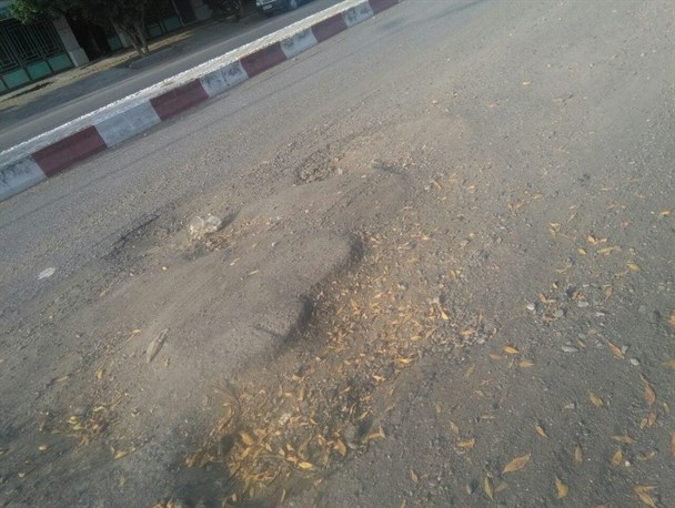چاله های خیابان، زخمی بر چهره شهر منوجان /تصاویر