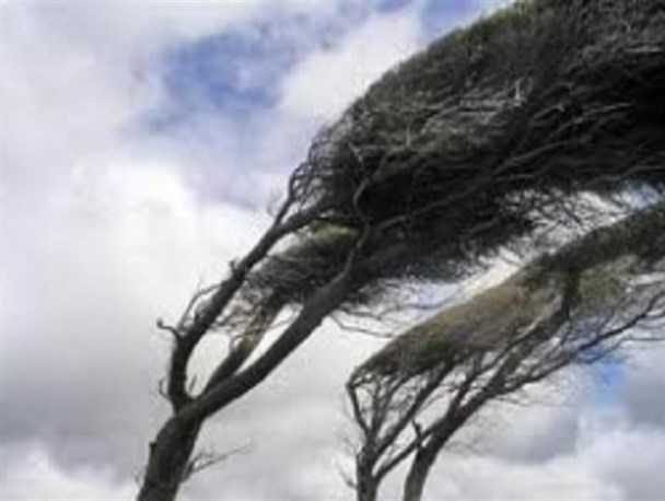 وزش باد شدید در راه اردبیل/ احتمال خسارت تندباد به تاسیسات برون شهری و روستایی