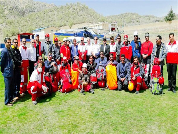 رئیس امداد و نجات کوهستان هلال احمر کشور در محل حادثه هواپیمای تهران - یاسوج / جستجو برای مابقی اجساد ادامه دارد + تصاویر