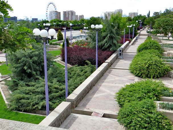بوستان های شهری بستان آباد تجهیز می شوند