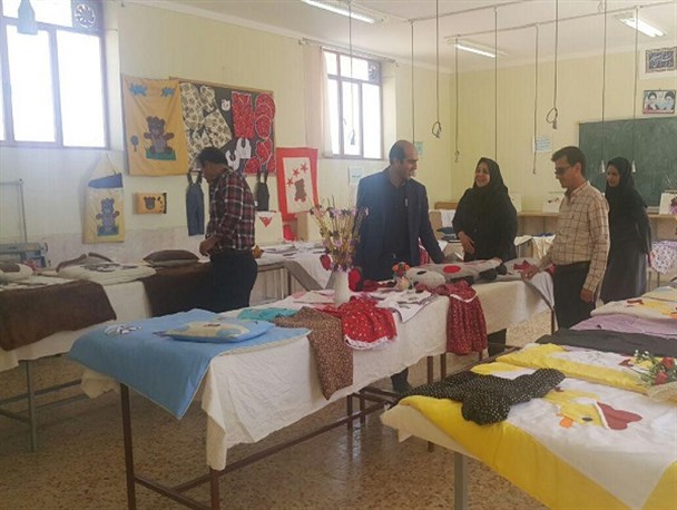 برپایی نمایشگاه دست ساخته های دانش آموزان هنرستان کاردانش الزهرا(س)