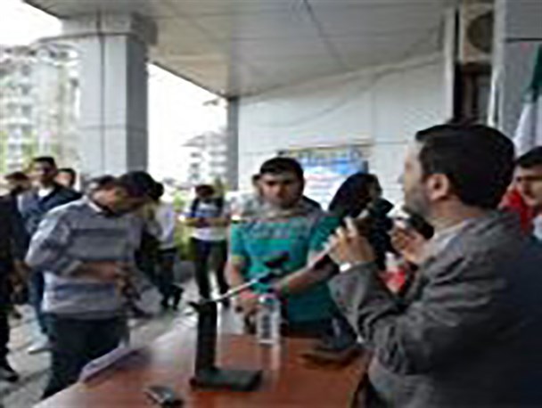 تریبون آزاد دانشجویی با موضوع انتخابات در دانشگاه آزاد اسلامی