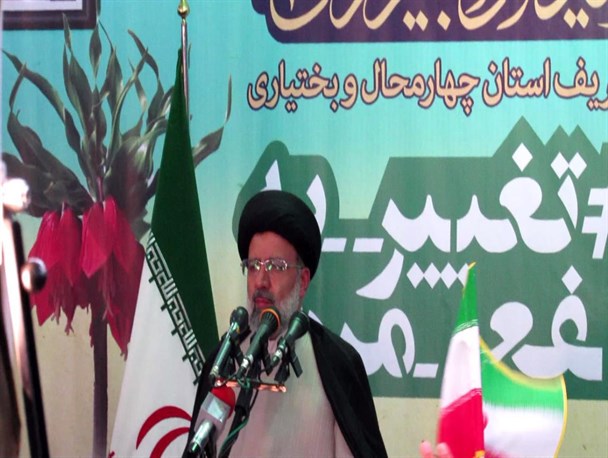 زیاده‌خواهی برخی کشور را به عقب رانده/ به جای تهمت‌زنی گزارش عملکرد ارائه کنید